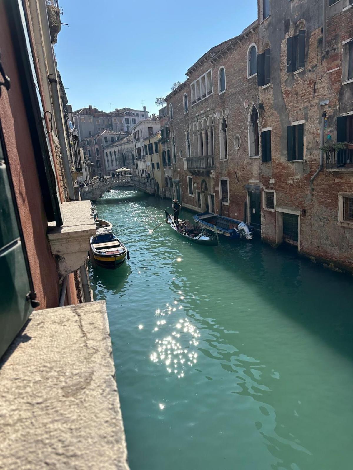 Campo San Polo Canal View Apartamento Venecia